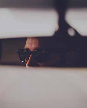 Person wearing sunglasses with a blurred background
